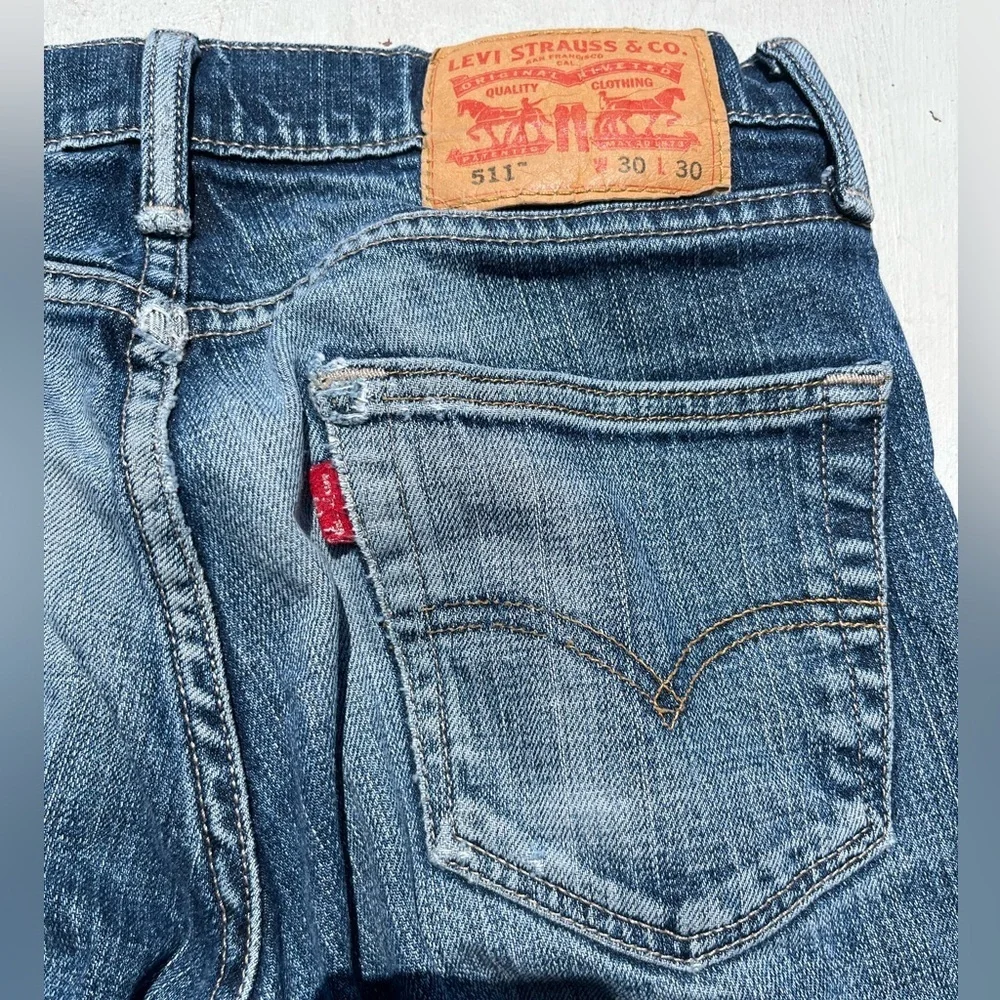 Men’s Levi's 511 Jeans Blue 30x30 Athletic Slim Whiskers Fade Distressed Knee‎